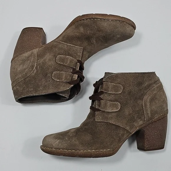Clarks Artisan Carleta Lyon Mushroom Brown Suede Leather Lace Up Ankle Bootie - Picture 11 of 16